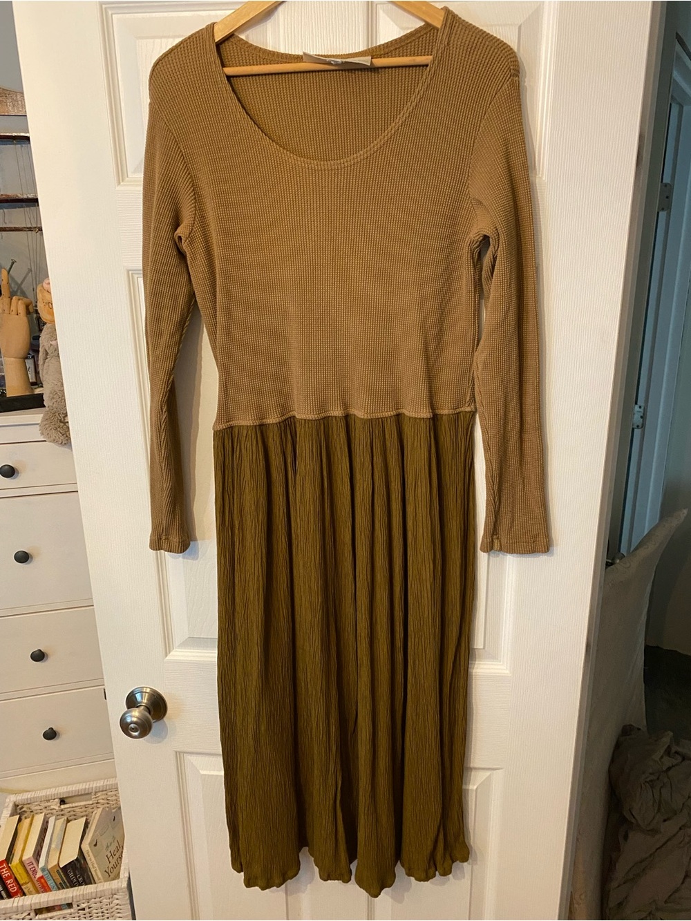 Vintage Women’s Olive & Khaki Long Sleeve Midi Dress